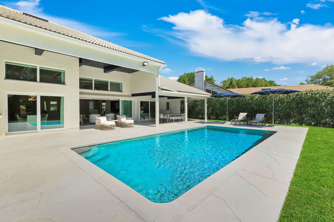 812 Tallow Tree Ct, Naples, FL 34108