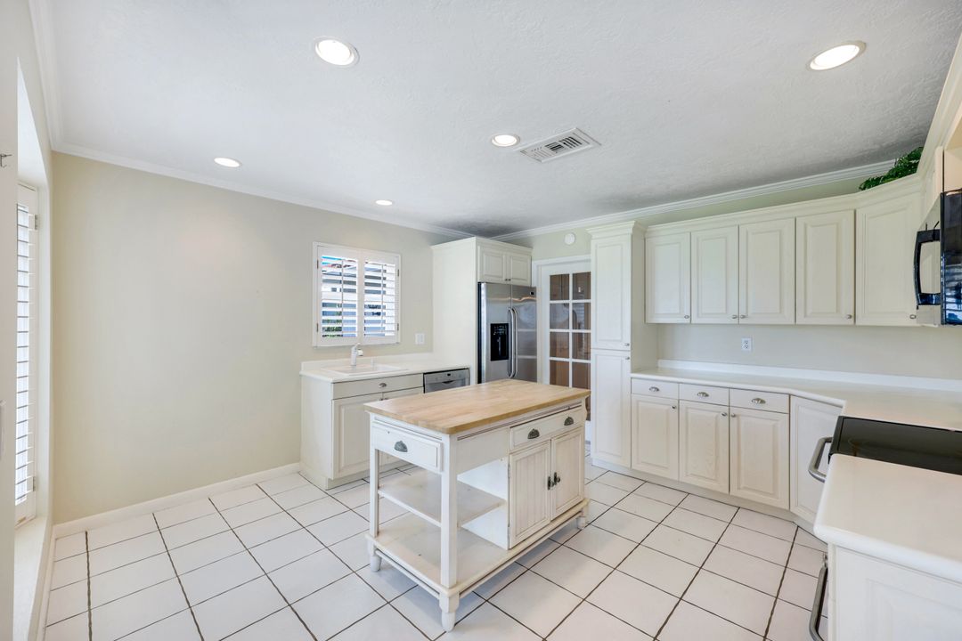 1268 Laurel Ct, Marco Island, FL 34145