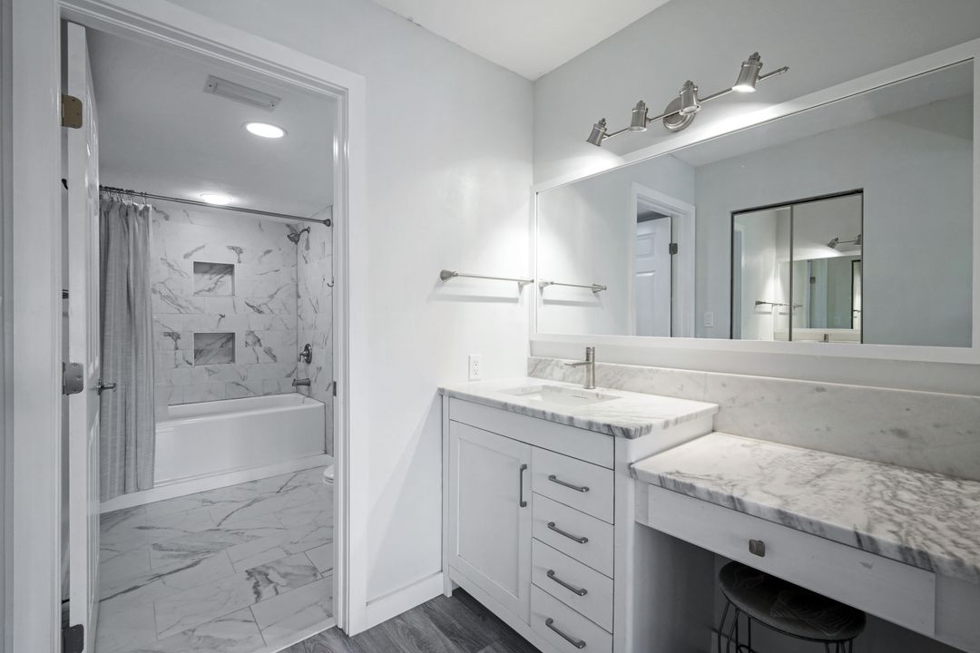 15191 Cedarwood Ln, Naples, FL 34110