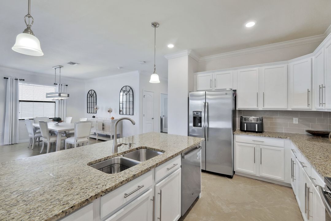 9207 Shadow Oak Ln, Naples, FL 34120