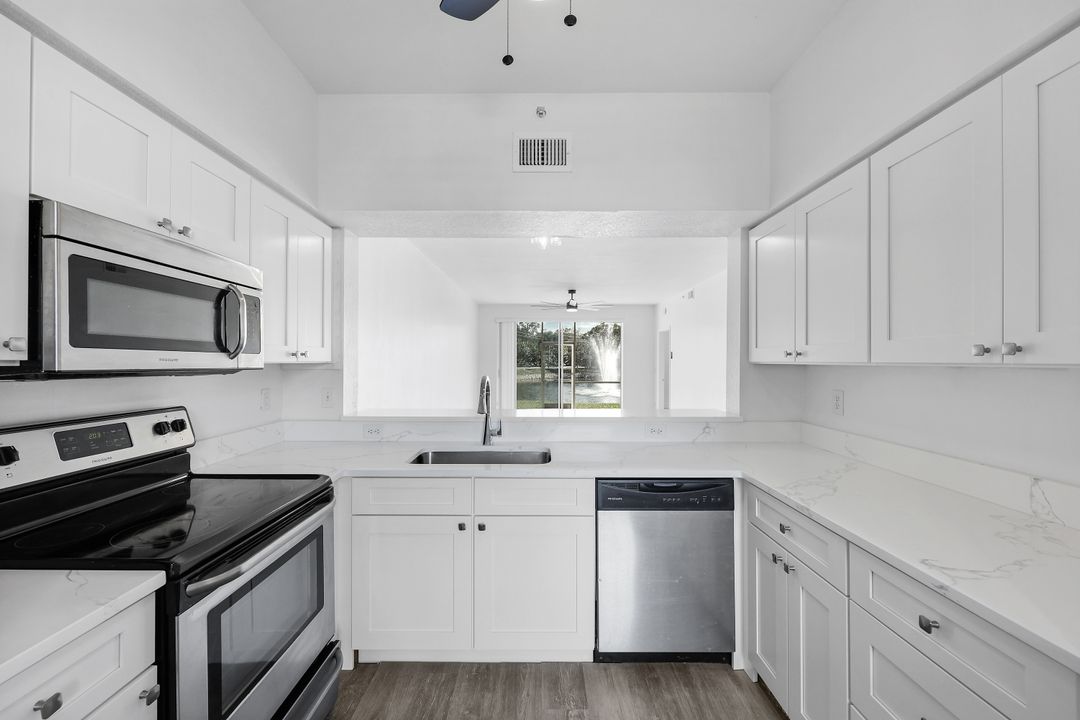 3250 Cypress Glen Way, Naples, FL 34109