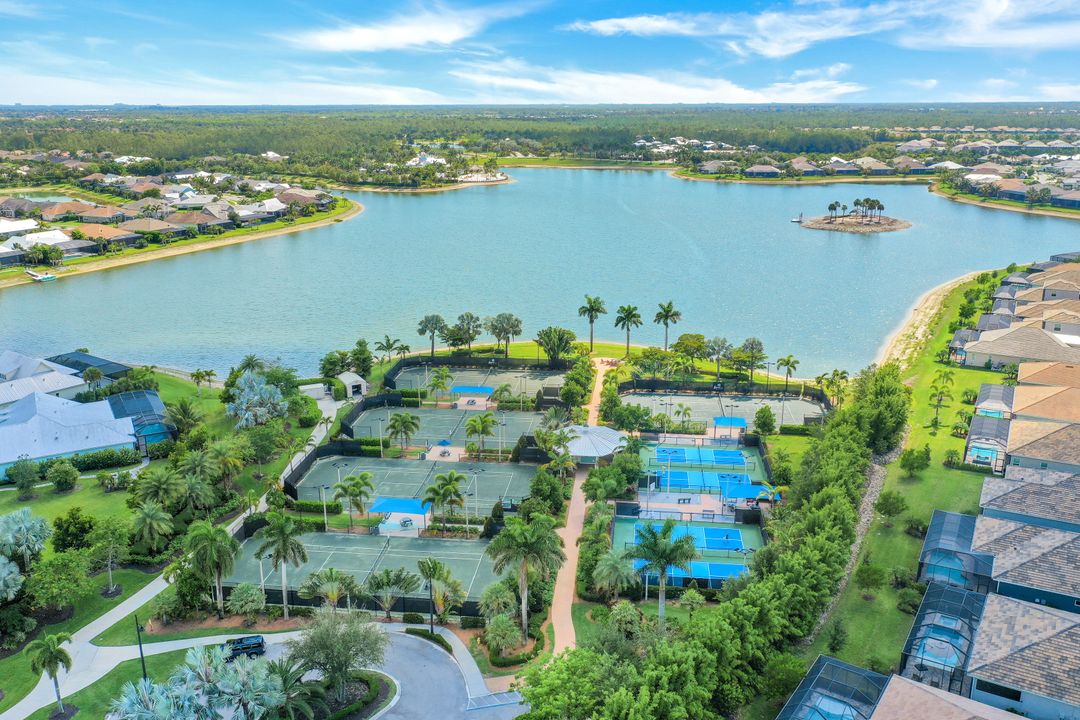 14448 Neptune Ave, Naples, FL 34114