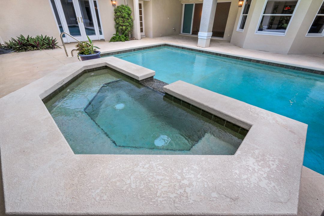 675 Murex Dr, Naples, FL 34102