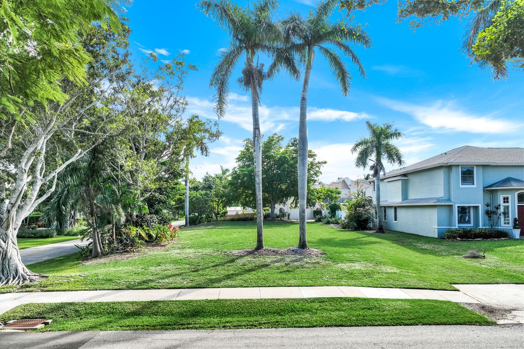 490 1st Ave S, Naples, FL 34102