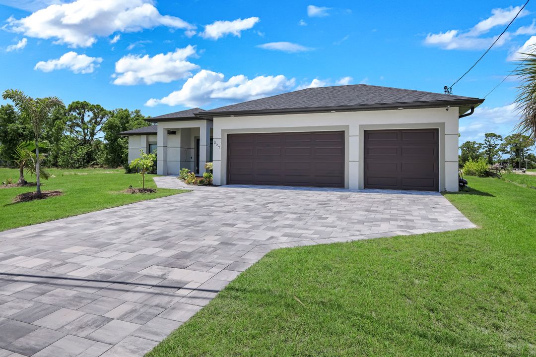 522 NE 5th Pl, Cape Coral, FL 33909