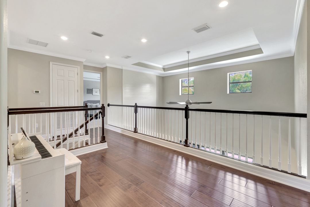 2102 Antigua Ln, Naples, FL 34120