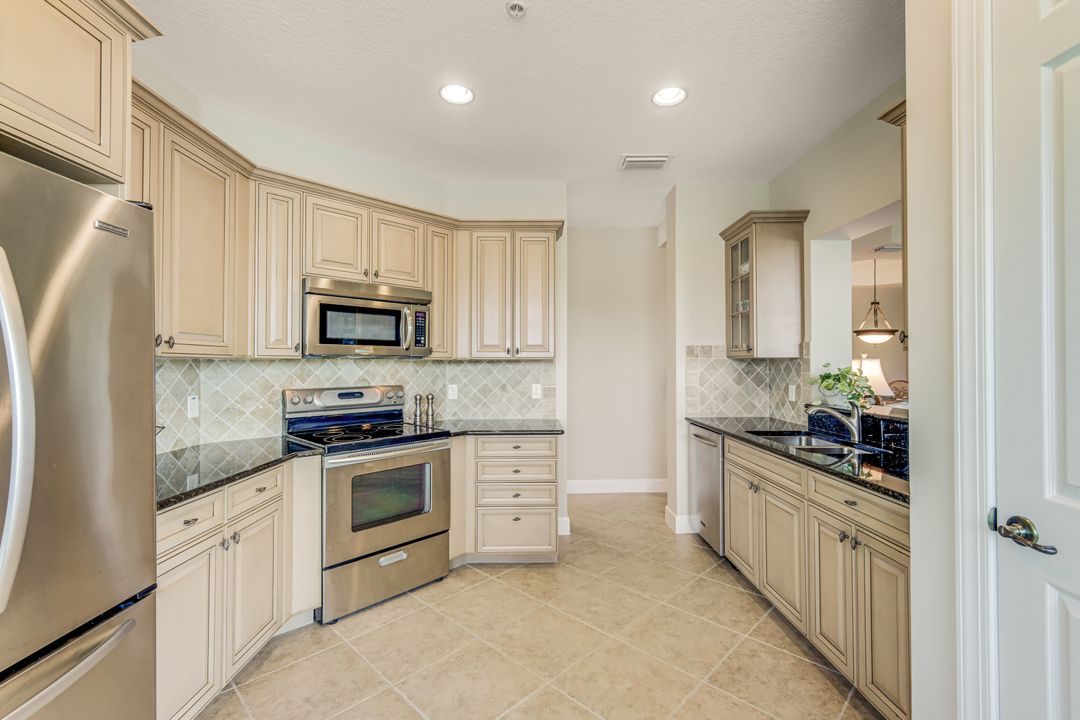 9217 Quartz Ln #102, Naples, FL 34120