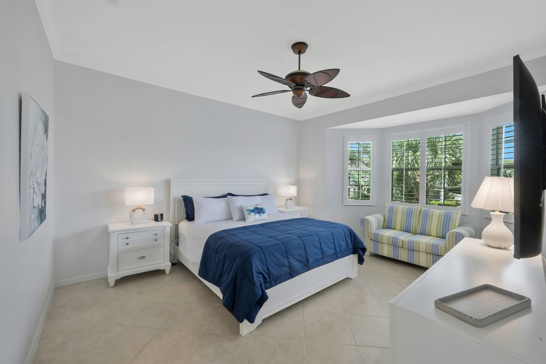 5095 Yacht Harbor Dr #203, Naples, FL 34112