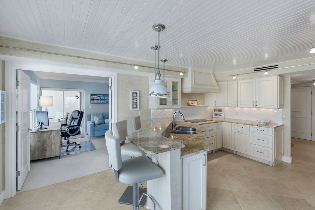 4451 Gulf Shore Blvd N #501, Naples, FL 34103