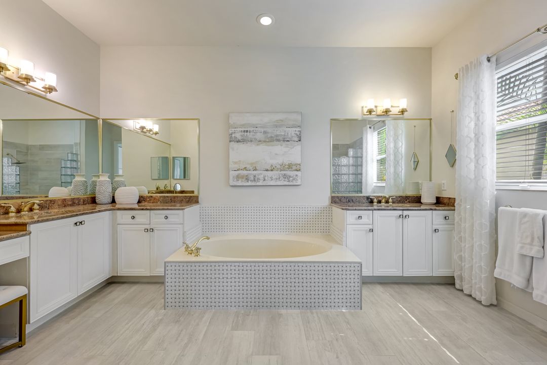 6582 Monterey Point, Naples, FL 34105