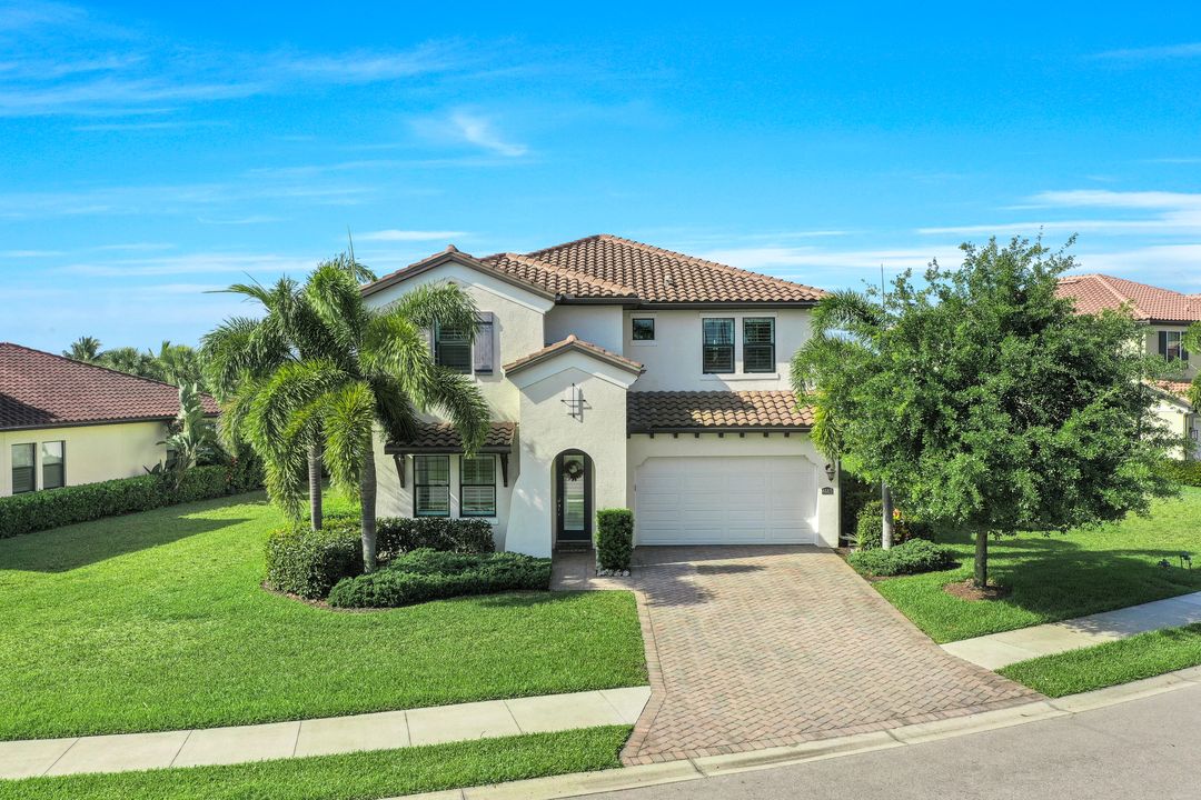 4665 Abaca Cir, Naples, FL 34119