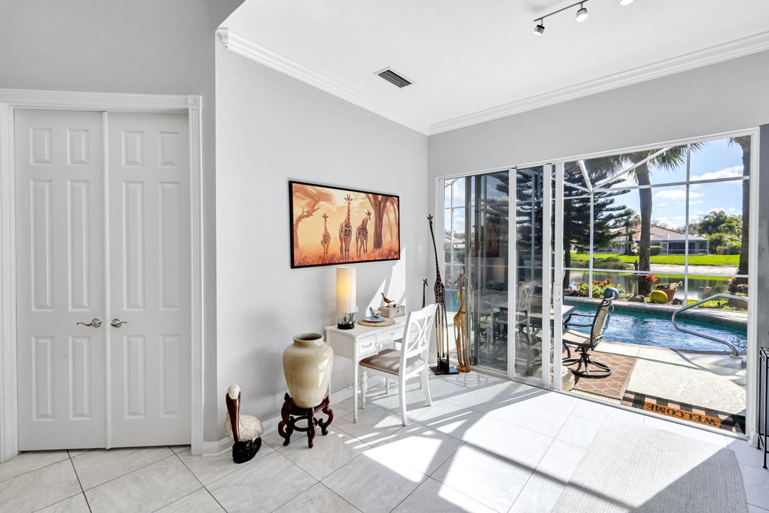 2925 Gilford Way, Naples, FL 34119