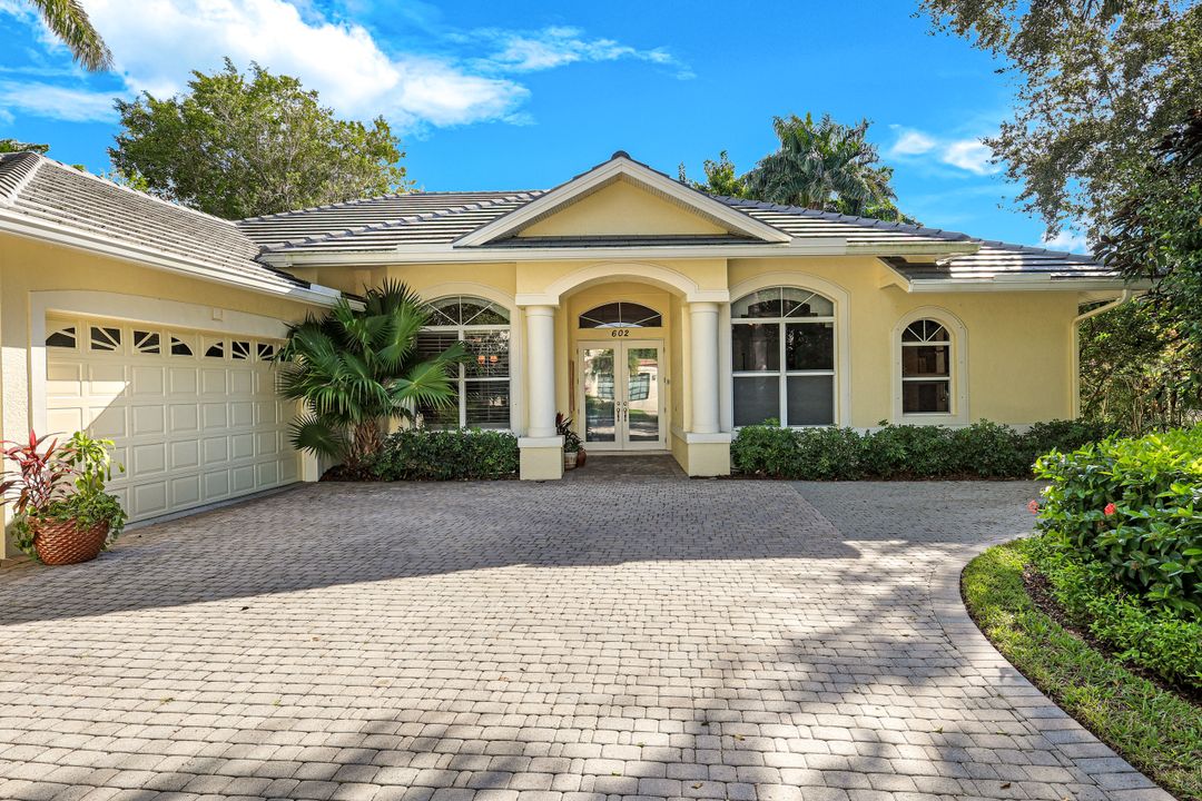 602 Springline Dr, Naples, FL 34102