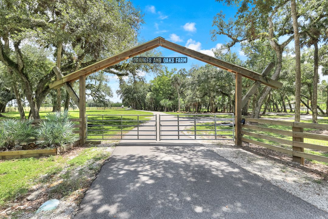 19080 Parkinson Rd, Alva, FL 33920