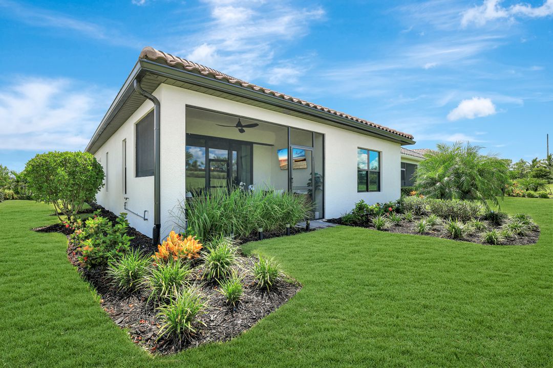 4621 Centaurus Cir, Naples, FL 34120