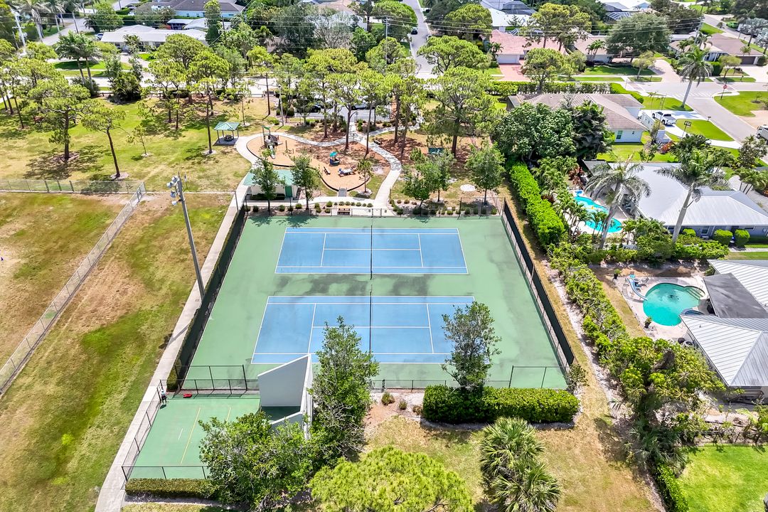 750 Southern Pines Dr, Naples, FL 34103
