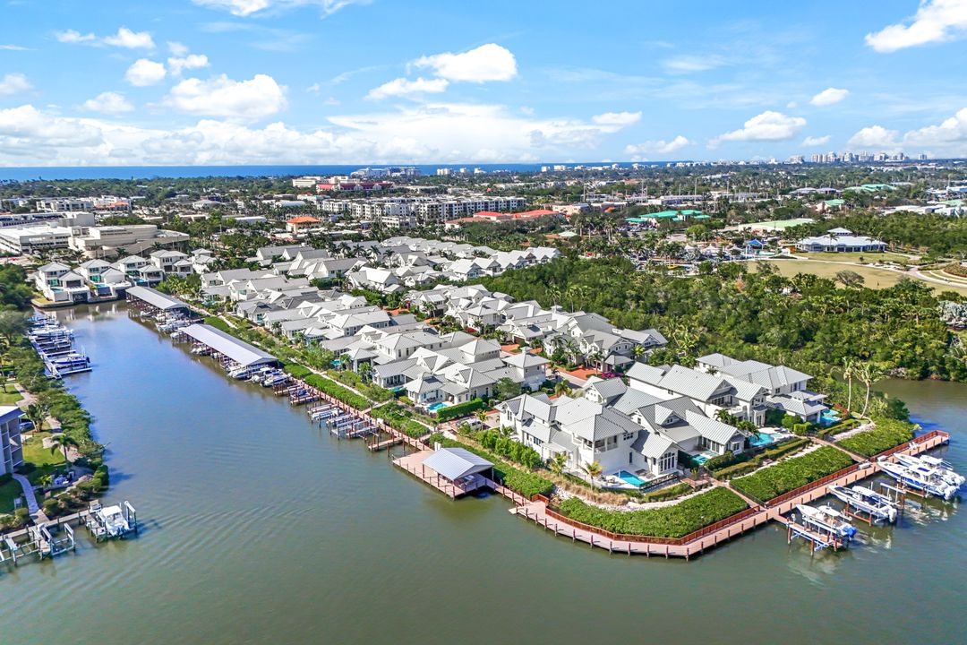 91 14th St S, Naples, FL 34102