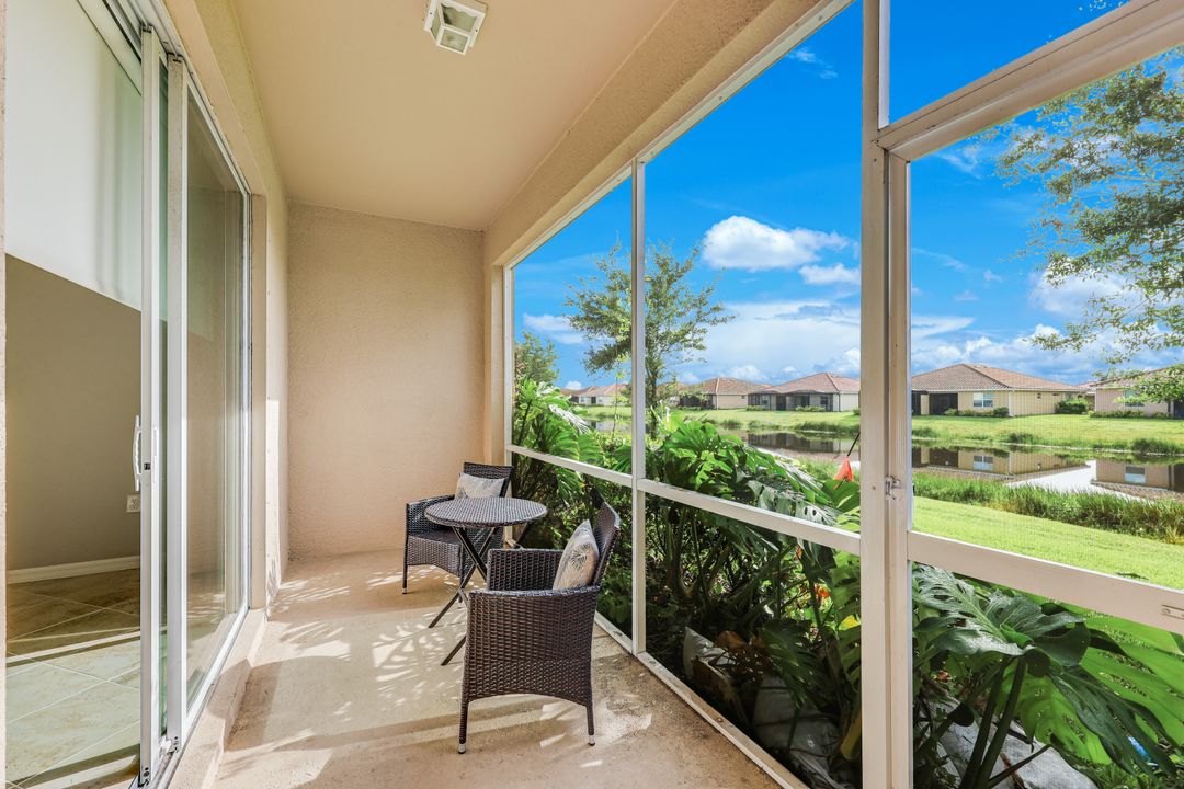 2736 Blossom Wy, Naples, FL 34120