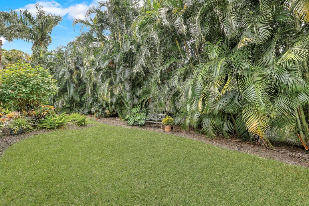 27136 Kindlewood Ln, Bonita Springs, FL 34134