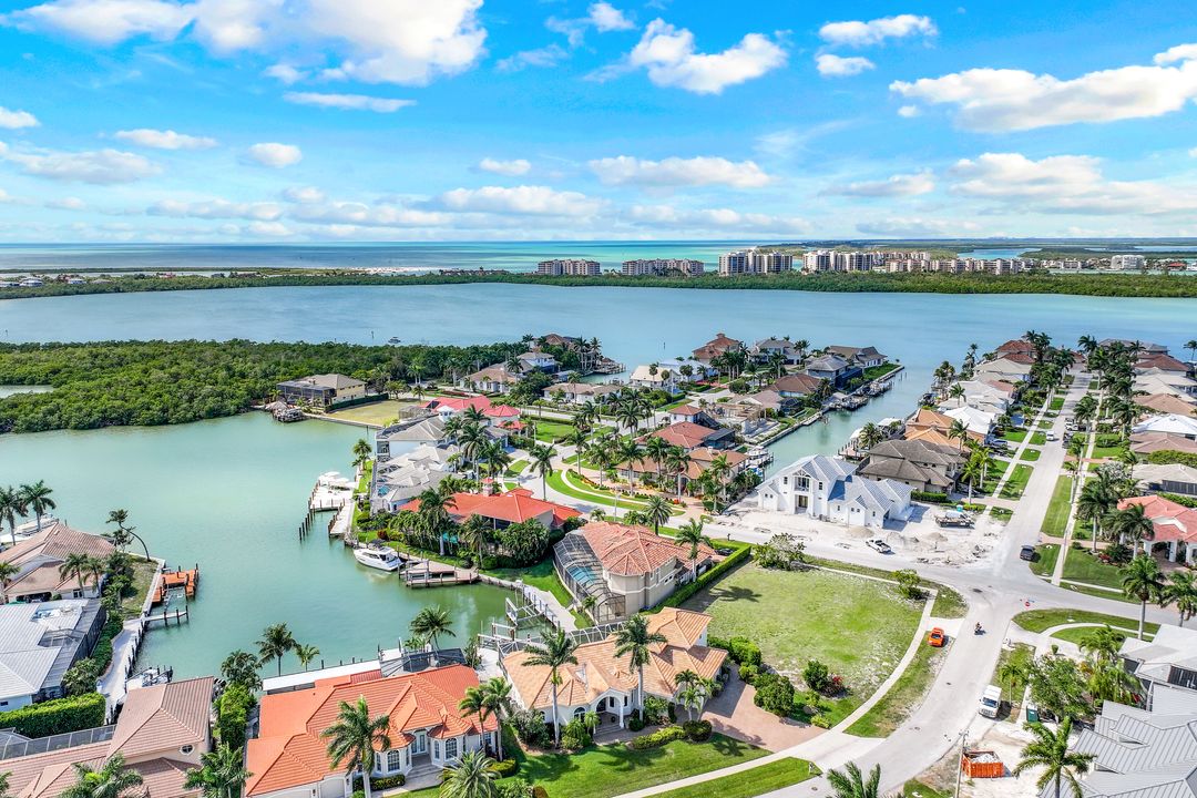 875 Hyacinth Ct, Marco Island, FL 34145