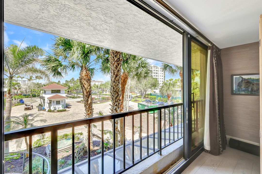 2302 Gulf Shore Blvd N, Naples, FL 34103