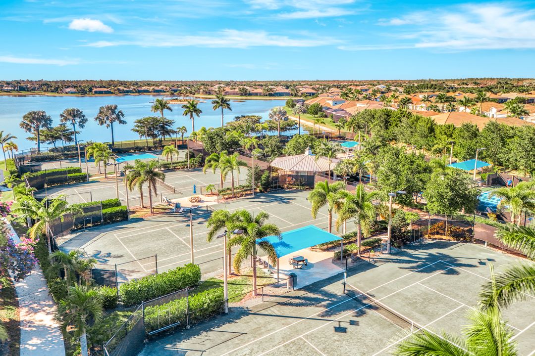 14863 Edgewater Cir, Naples, FL 34114