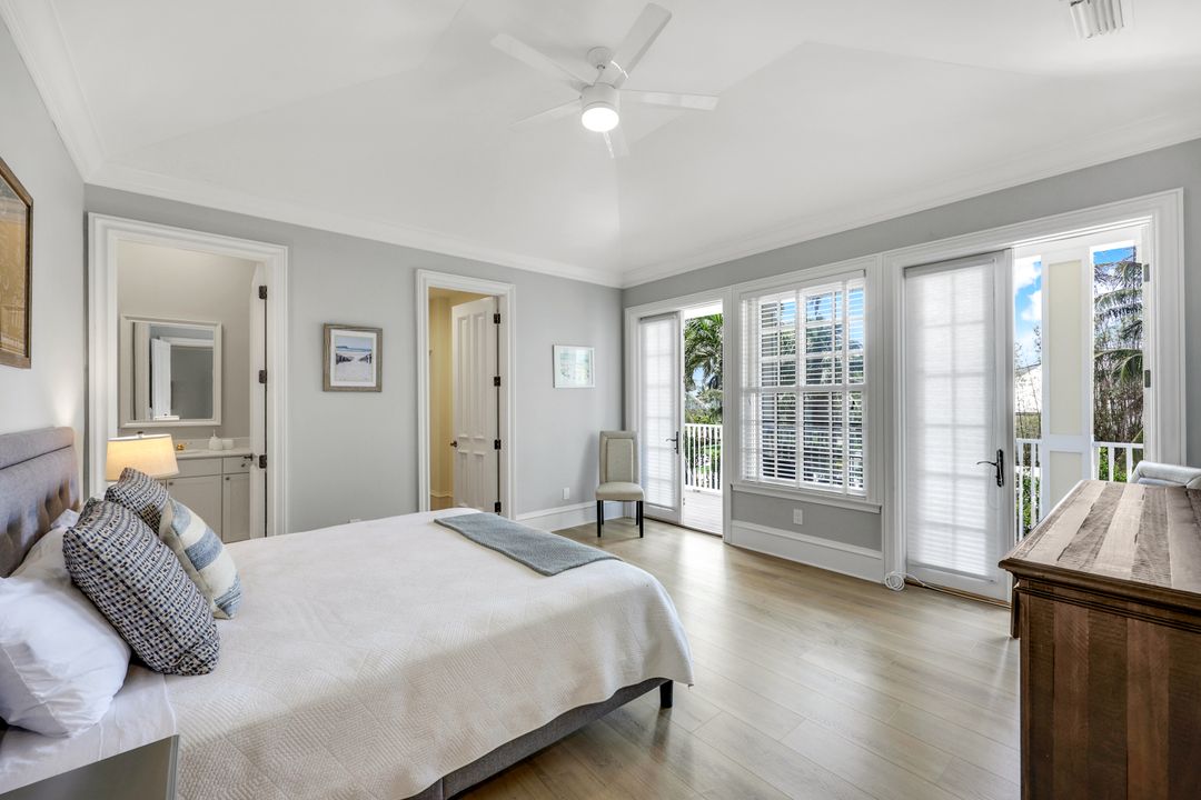 1550 Gordon Dr, Naples, FL 34102