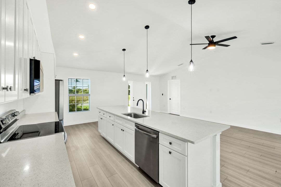 1205 NE 12th St, Cape Coral, FL 33909