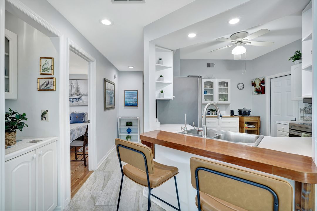 613 Windsor Sq #101, Naples, FL 34104