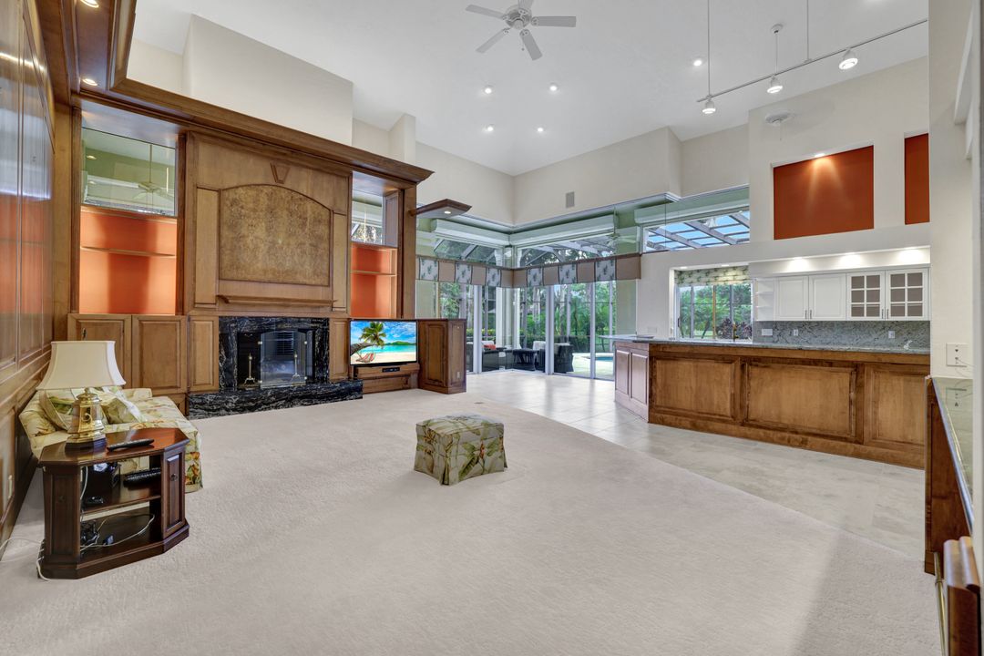 695 Ardmore Ln, Naples, FL 34108