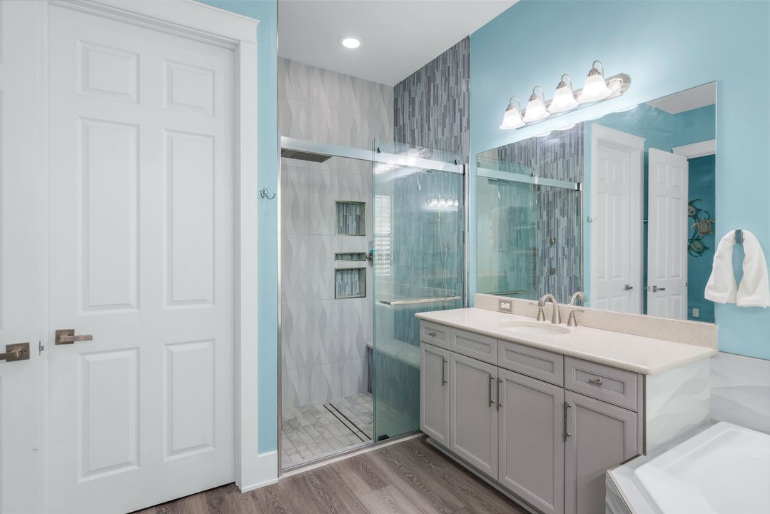 2704 Crystal Way, Naples, FL 34119