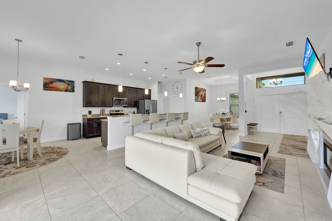 606 SE 4th St, Cape Coral, FL 33990