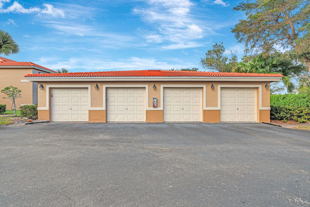 6270 Huntington Lakes Cir #204, Naples, FL 34119