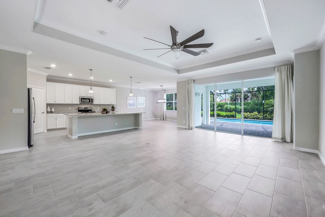 2366 Tangerine Ln, Naples, FL 34120