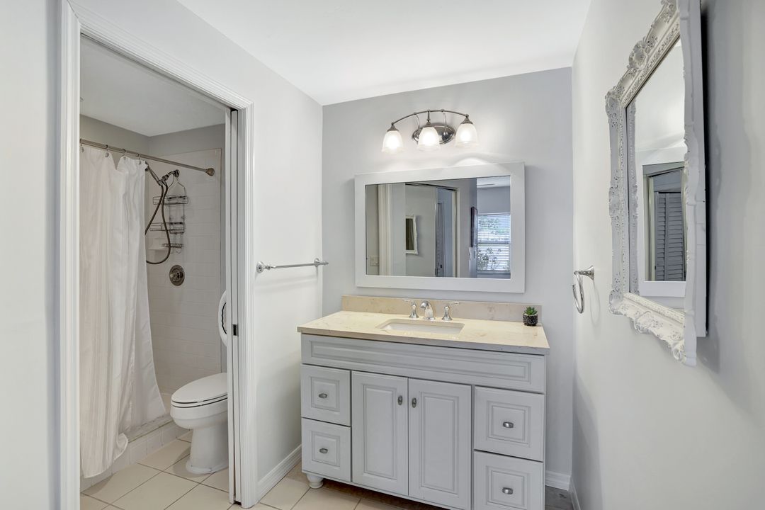 613 Windsor Sq #101, Naples, FL 34104