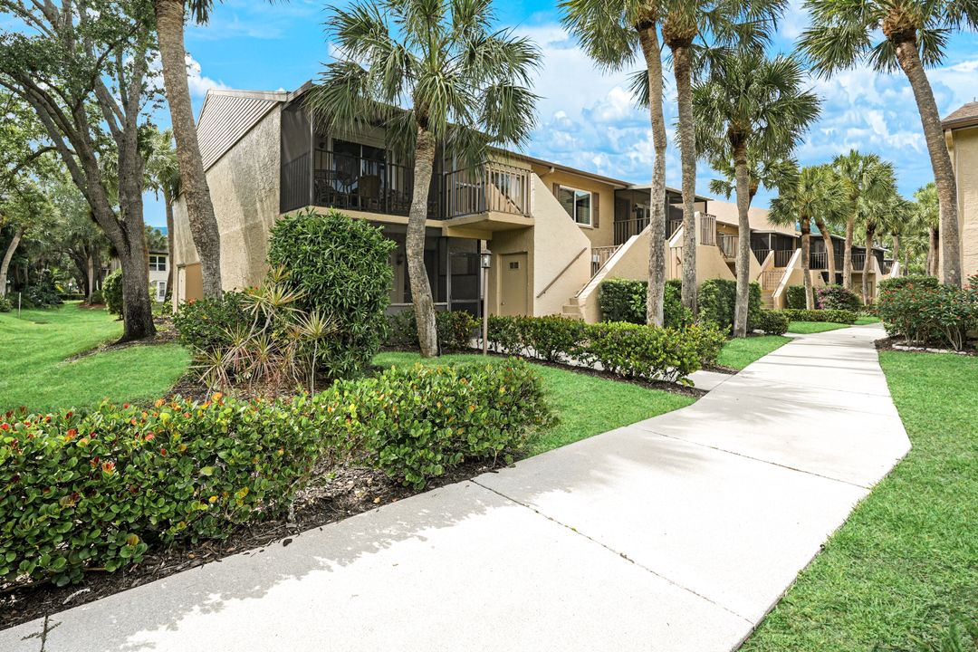 4240 Jack Frost Ct #6, Naples, FL 34112