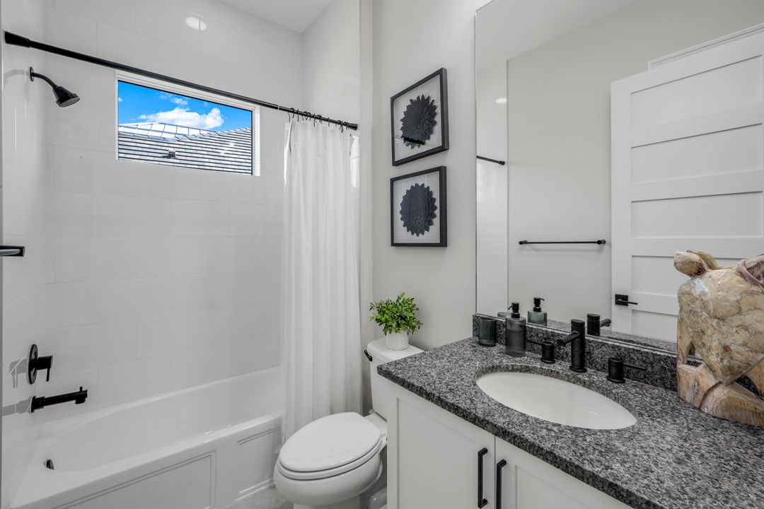8850 Calypso Ct, Naples, FL 34112