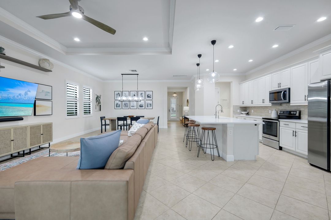 4118 Raffia Dr, Naples, FL 34119
