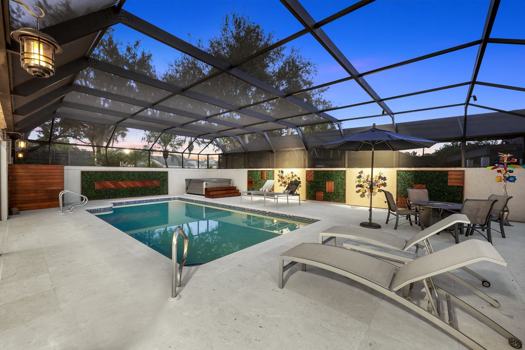 370 Edgemere Way N, Naples, FL 34105