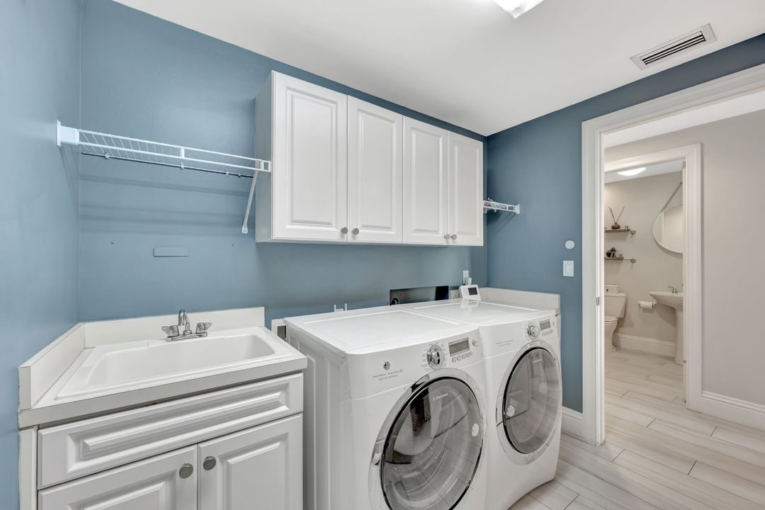 2104 W First St #1404, Fort Myers, FL 33901