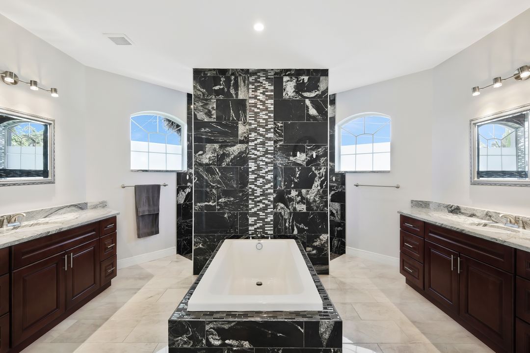 4909 Seville Ct, Cape Coral, FL 33904