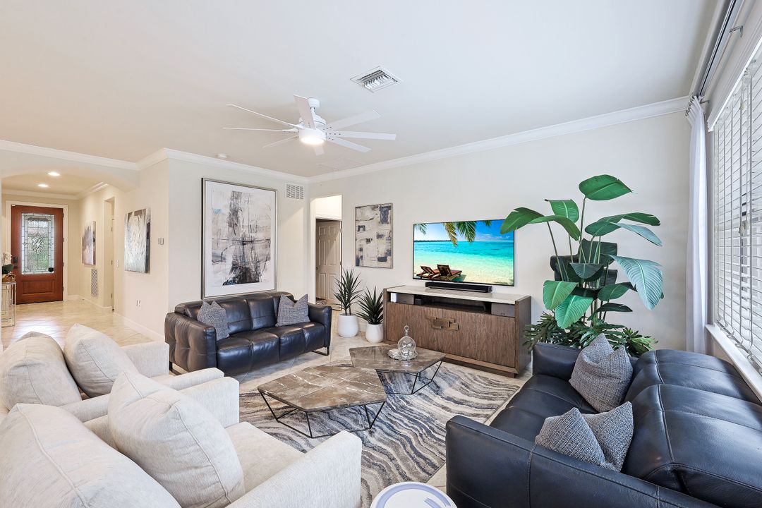 7256 Live Oak Dr, Naples, FL 34114