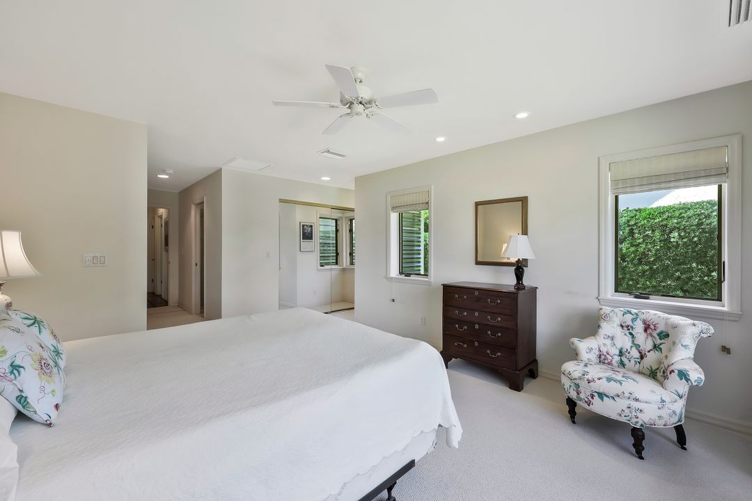 700 Bald Eagle Dr, Naples, FL 34105