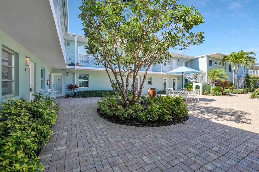 683 12th Ave S #683, Naples, FL 34102