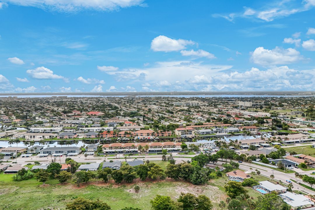 4524 Country Club Blvd, Cape Coral, FL 33904