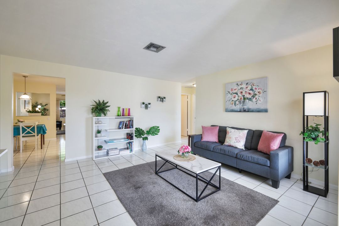 4587 Capri Dr, Naples, FL 34103