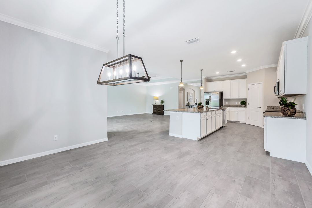 2366 Tangerine Ln, Naples, FL 34120