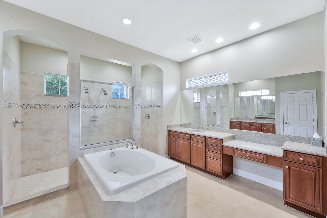 11982 Heather Woods Ct, Naples, FL 34120