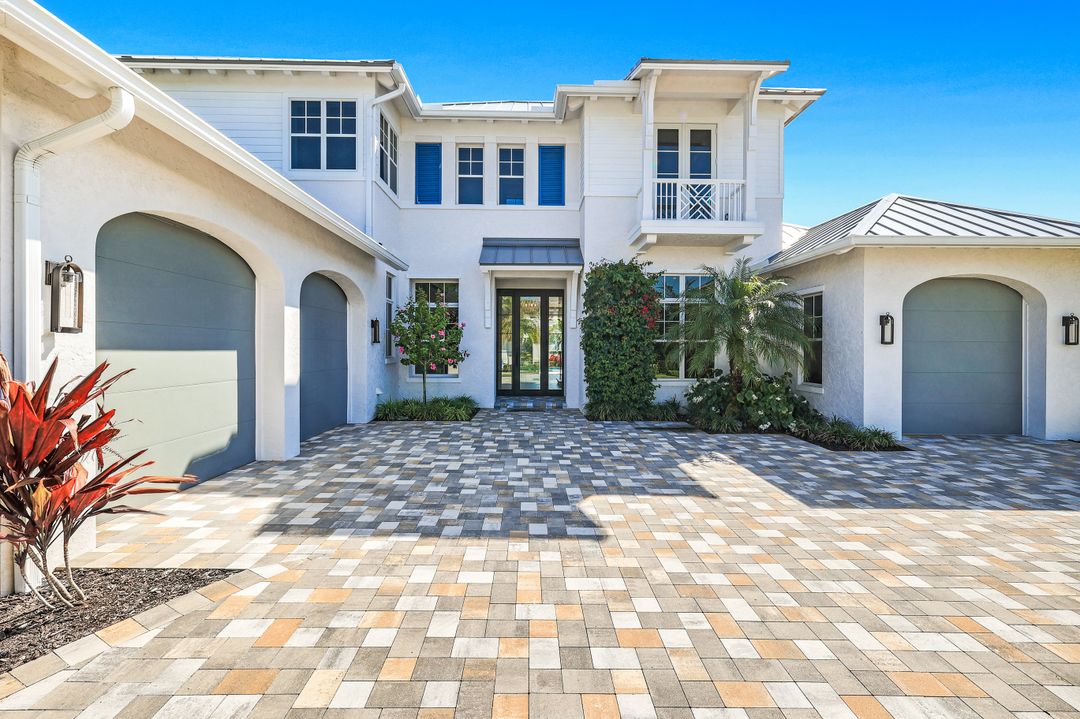 16716 Enclave Cir, Naples, FL 34110