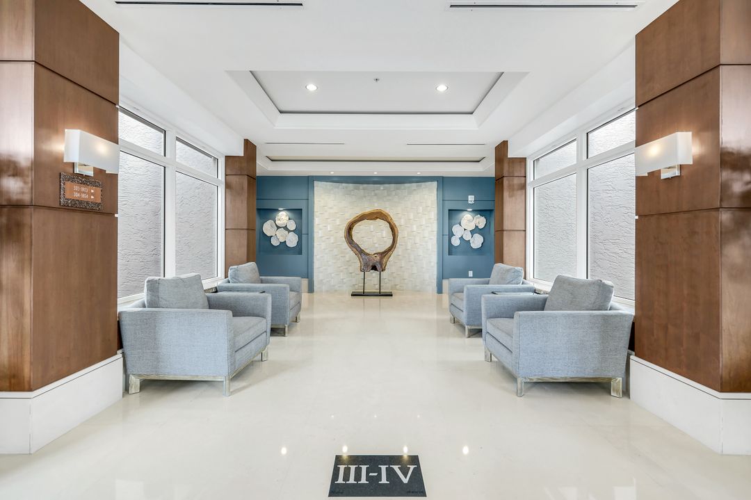 285 Grande Way #401, Naples, FL 34110